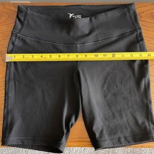 Old Navy Size M Active Shorts